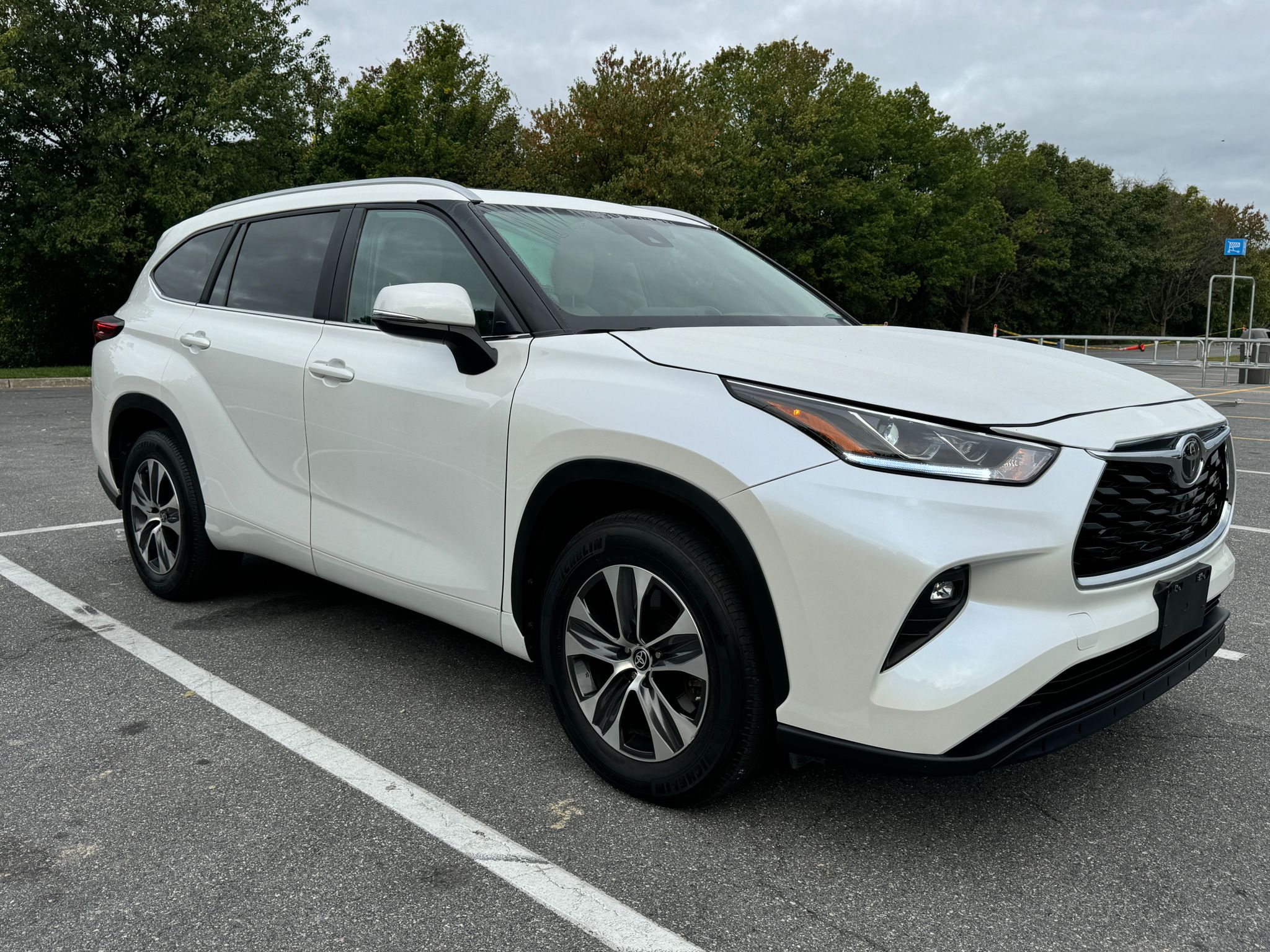 
								2023 TOYOTA HIGHLANDER XLE full									