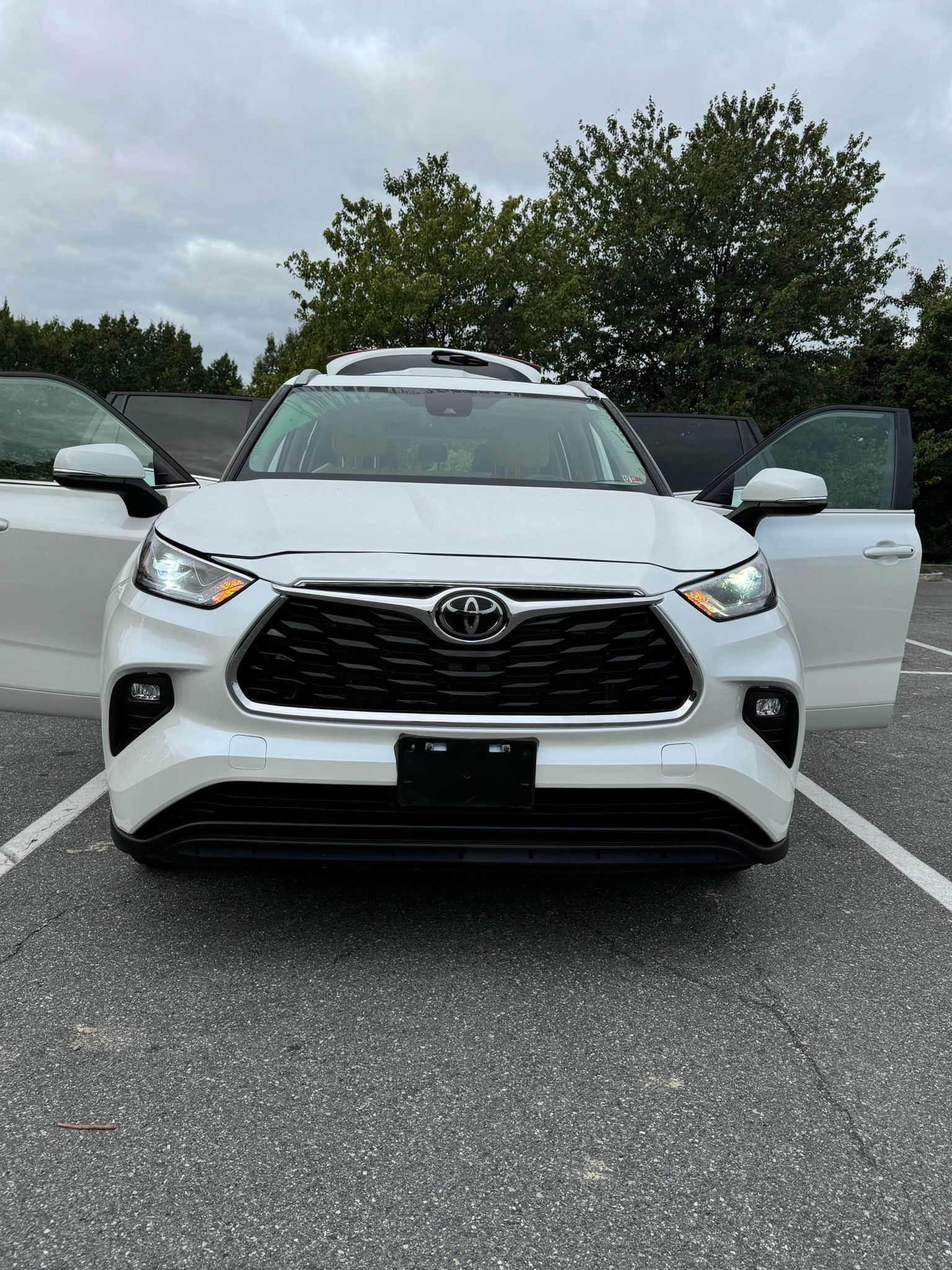 
								2023 TOYOTA HIGHLANDER XLE full									