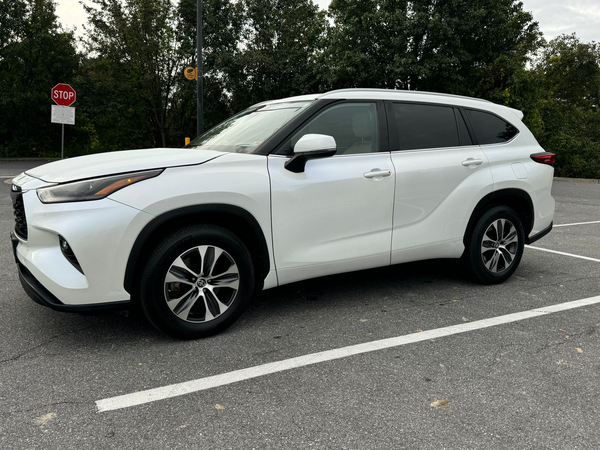 
								2023 TOYOTA HIGHLANDER XLE full									