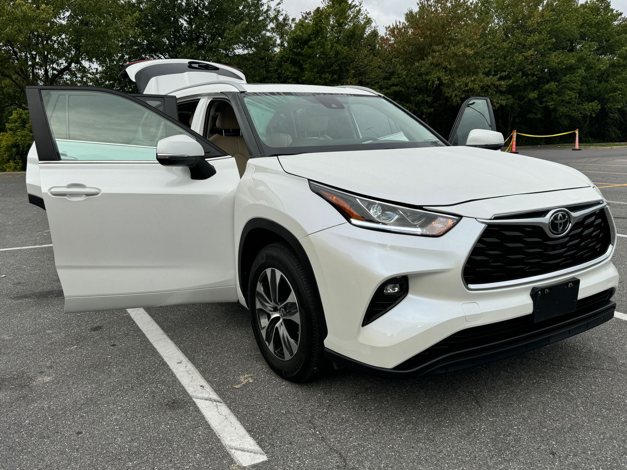 
								2023 TOYOTA HIGHLANDER XLE full									