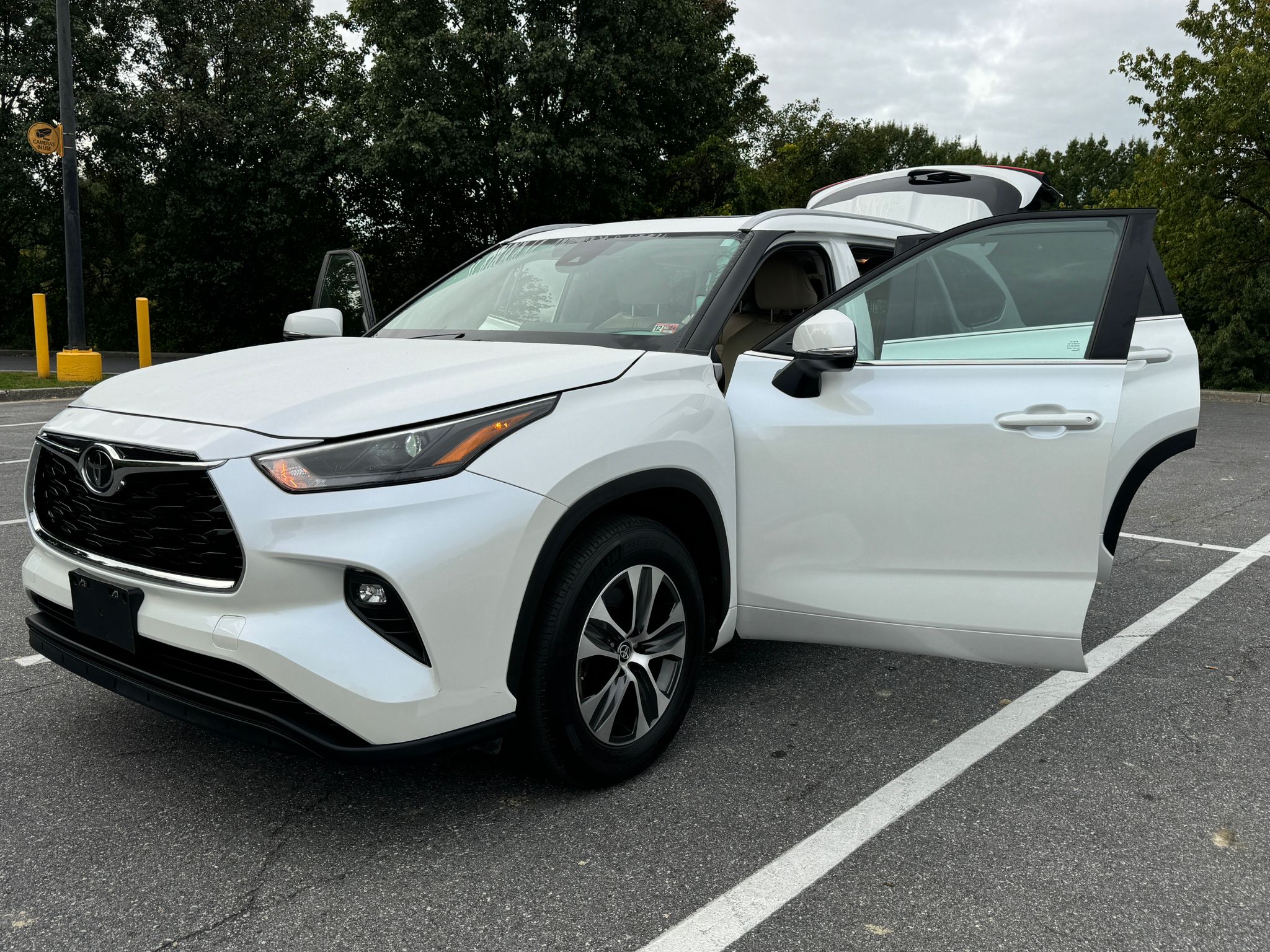 
								2023 TOYOTA HIGHLANDER XLE full									